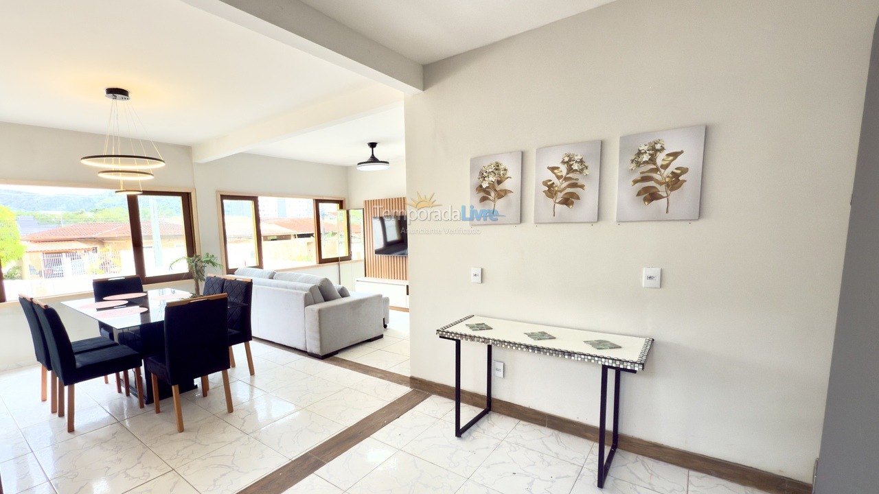 Casa para aluguel de temporada em São Paulo (Martin de Sa)