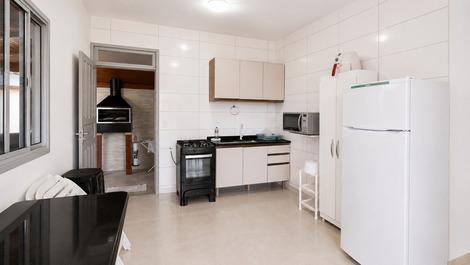 Casa para Temporada | Conforto, Lazer e Excelente Localização.