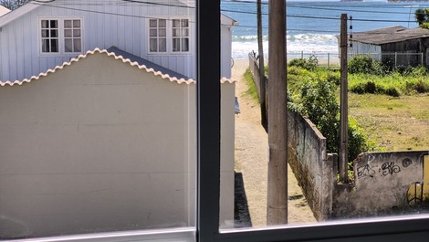 Beautiful 3-bedroom apartment 50m from the beach.
