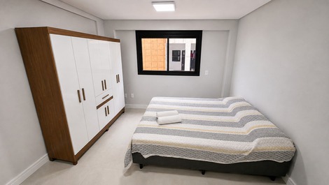 🏣 Apto NOVO de 2 quartos sedo 1 suíte, no centro de Canasvieiras🏖️