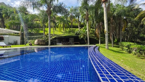 Mansion in Angra dos Reis/Porto Galo with private beach.