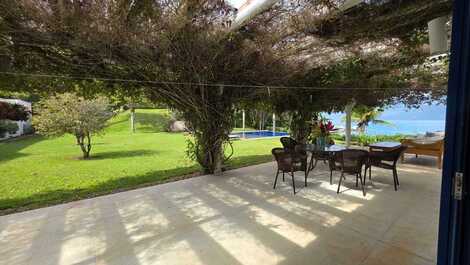 Mansion in Angra dos Reis/Porto Galo with private beach.