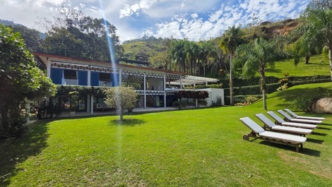 Mansion in Angra dos Reis/Porto Galo with private beach.