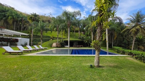 Mansion in Angra dos Reis/Porto Galo with private beach.