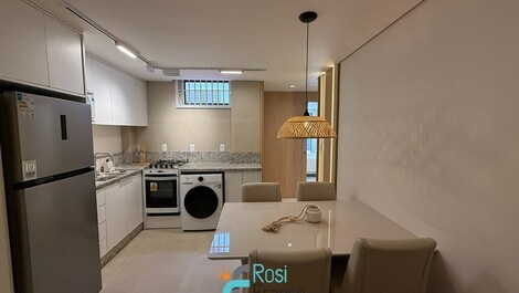 2-suite apartment with side view in Meia Praia, SC
