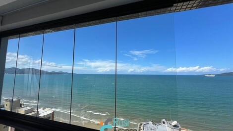 3-suite apartment with ocean view in Meia Praia, SC