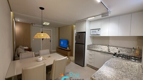 2-suite apartment with side view in Meia Praia, SC
