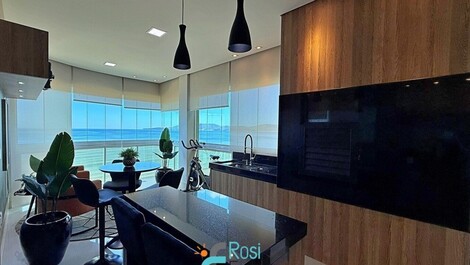 Apartamento 4 suítes frente mar Meia Praia SC
