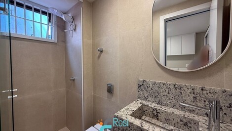 2-suite apartment with side view in Meia Praia, SC