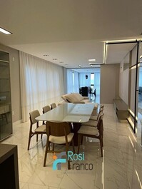 3-suite apartment with ocean view in Meia Praia, SC