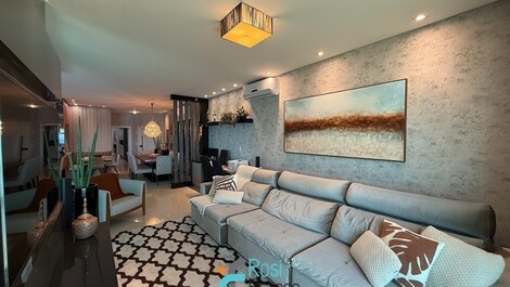 Apartamento 4 suítes frente mar Meia Praia SC