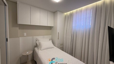2-suite apartment with side view in Meia Praia, SC