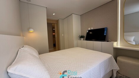 2-suite apartment with side view in Meia Praia, SC