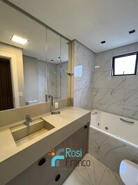 3-suite apartment with ocean view in Meia Praia, SC