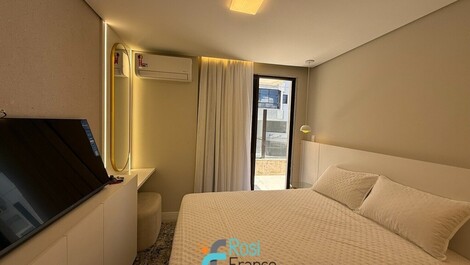 2-suite apartment with side view in Meia Praia, SC