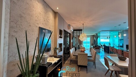 Apartamento 4 suítes frente mar Meia Praia SC