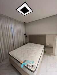 3-suite apartment with ocean view in Meia Praia, SC