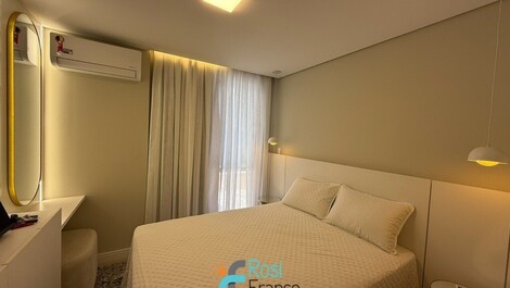 2-suite apartment with side view in Meia Praia, SC