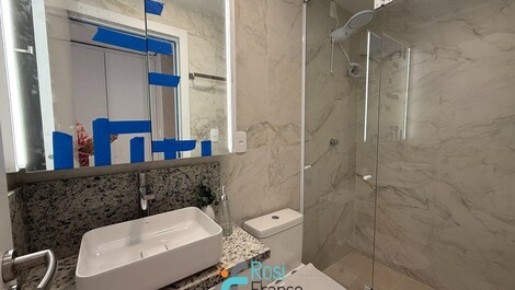 2-suite apartment with side view in Meia Praia, SC