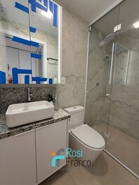 2-suite apartment with side view in Meia Praia, SC