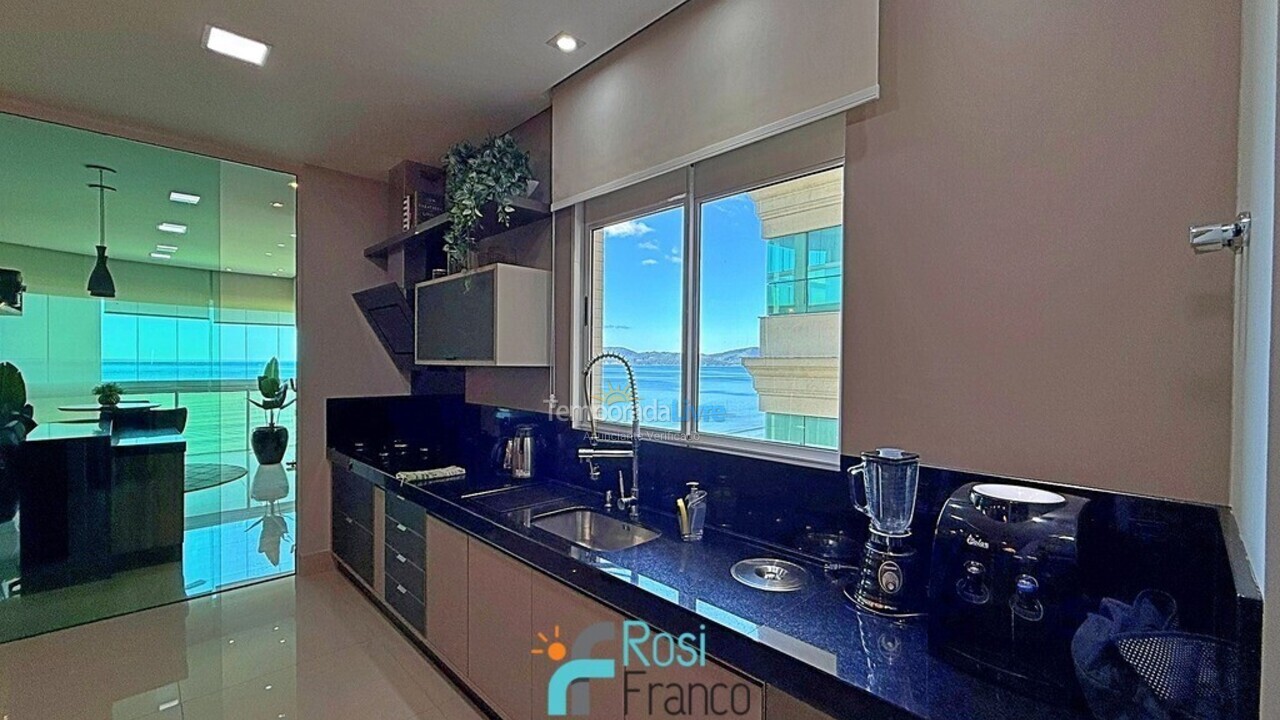 Apartamento para aluguel de temporada em Itapema (Meia Praia Frente Mar)