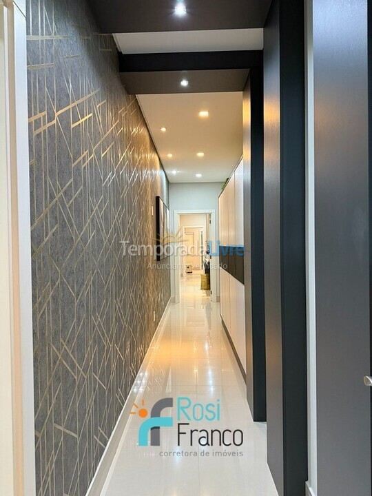 Apartamento para aluguel de temporada em Itapema (Meia Praia Frente Mar)