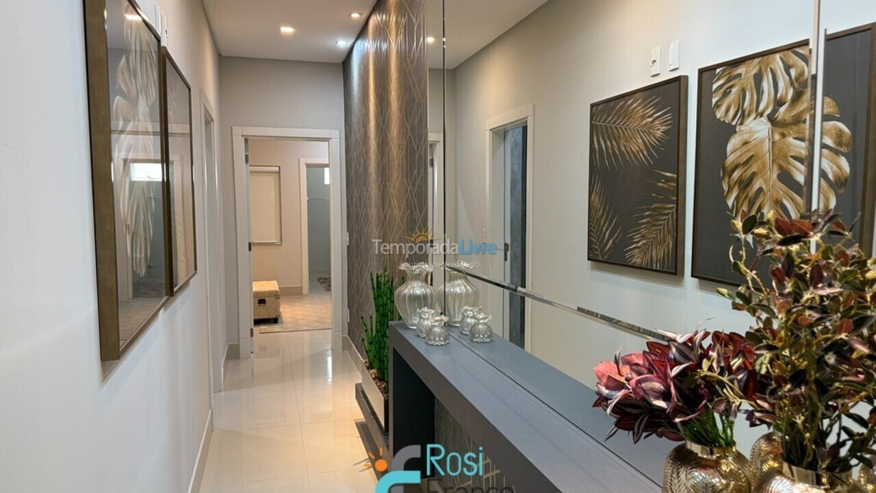 Apartamento para aluguel de temporada em Itapema (Meia Praia Frente Mar)