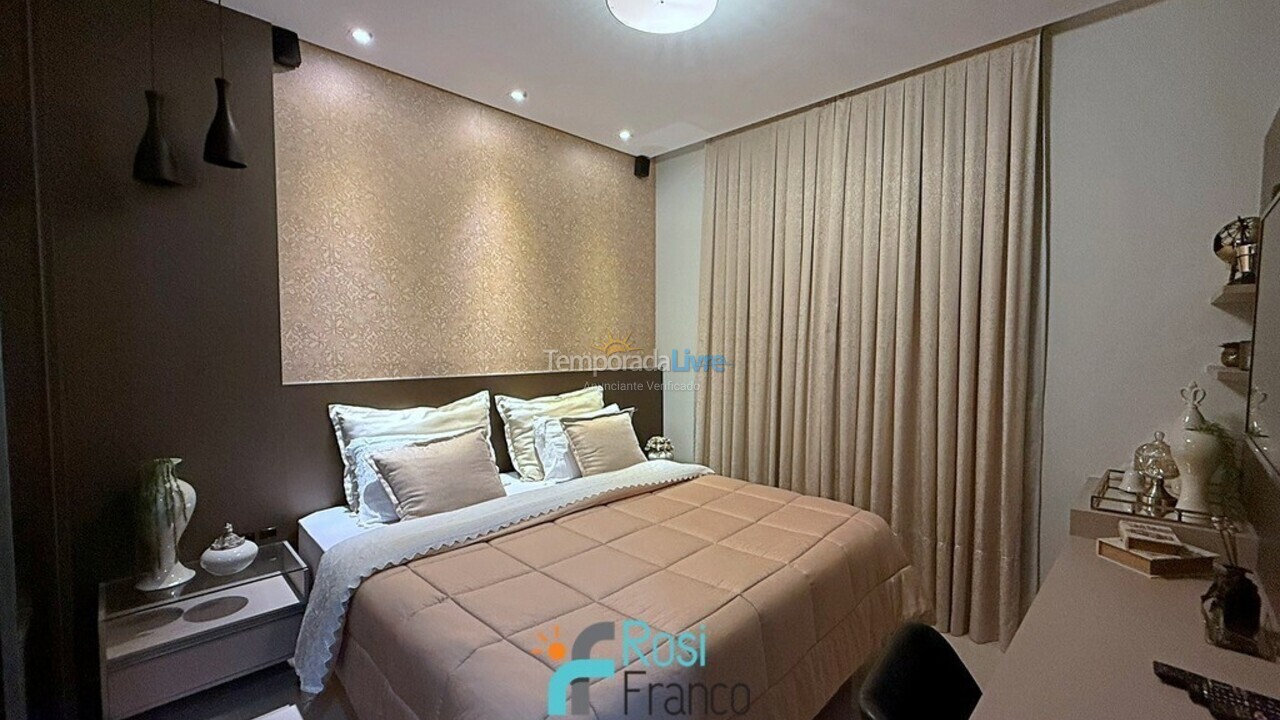 Apartamento para aluguel de temporada em Itapema (Meia Praia Frente Mar)