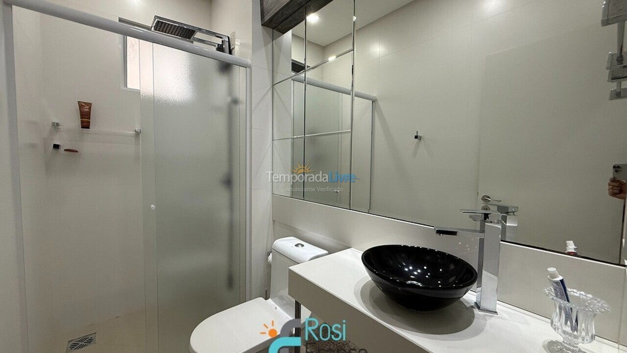 Apartamento para aluguel de temporada em Itapema (Meia Praia Frente Mar)