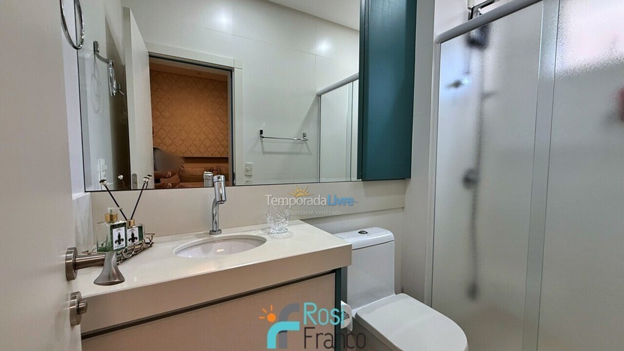 Apartamento para aluguel de temporada em Itapema (Meia Praia Frente Mar)