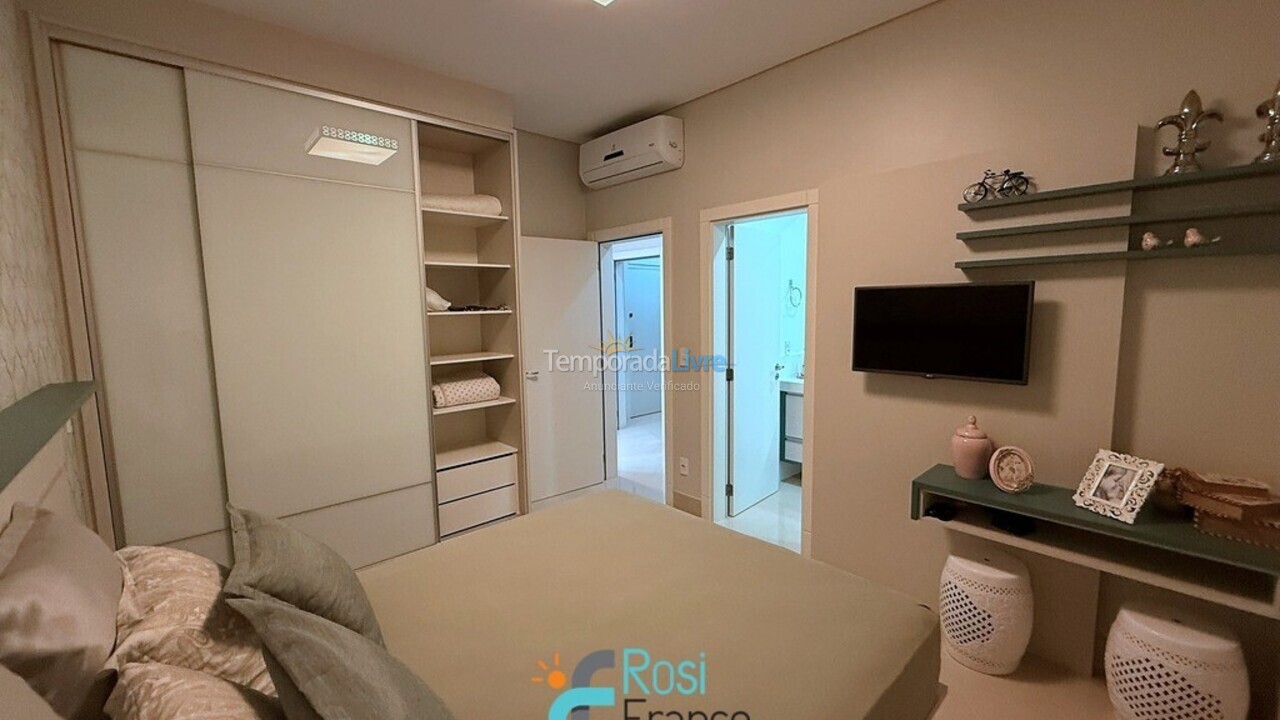 Apartamento para aluguel de temporada em Itapema (Meia Praia Frente Mar)