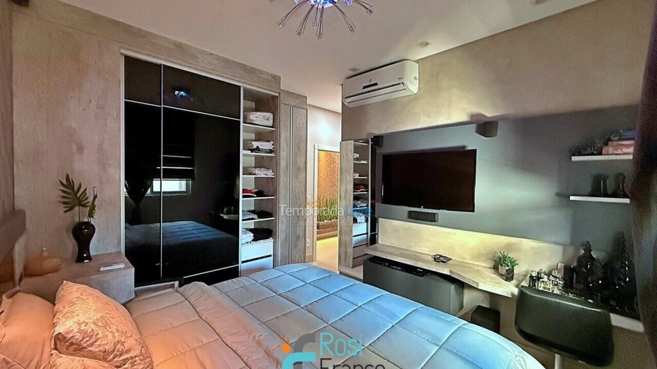 Apartamento para aluguel de temporada em Itapema (Meia Praia Frente Mar)