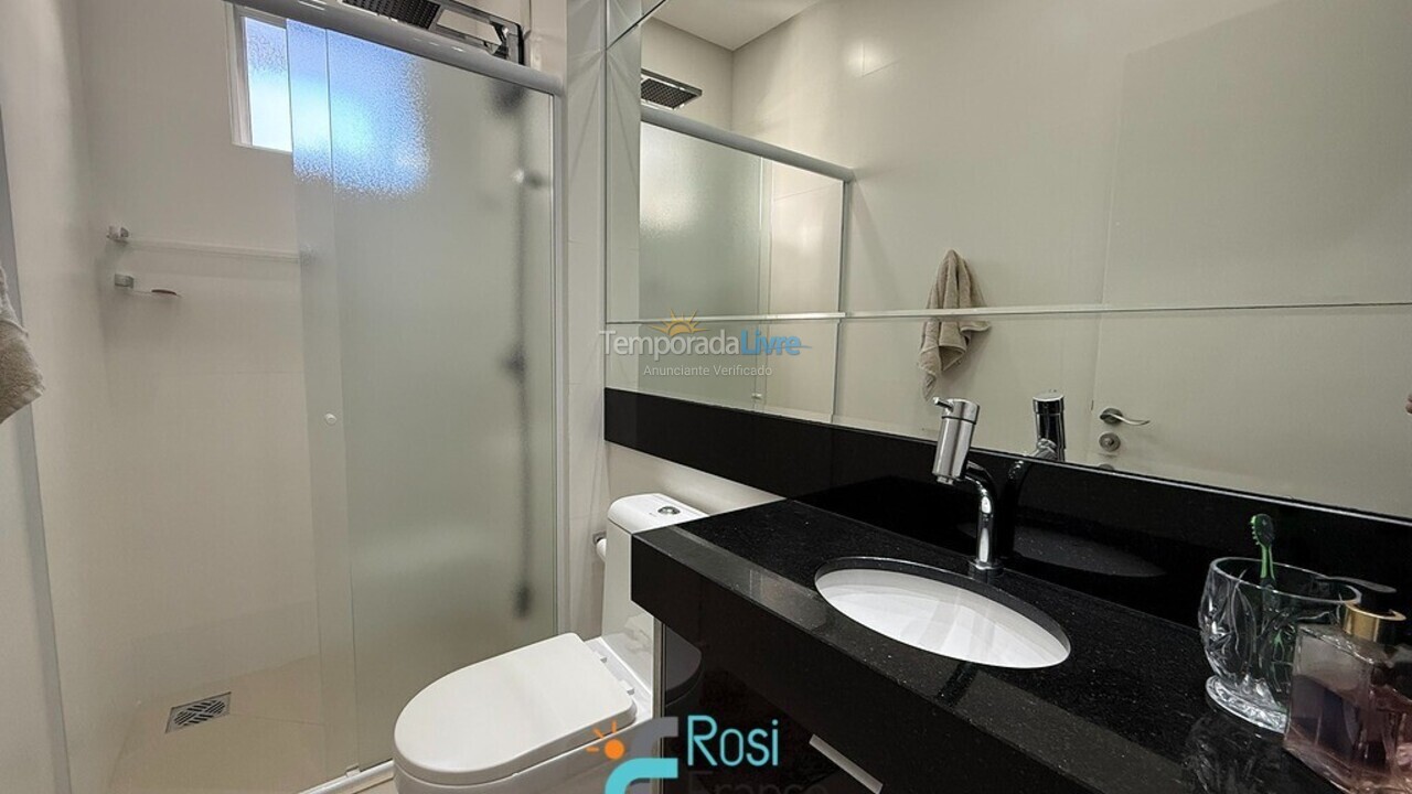 Apartamento para aluguel de temporada em Itapema (Meia Praia Frente Mar)