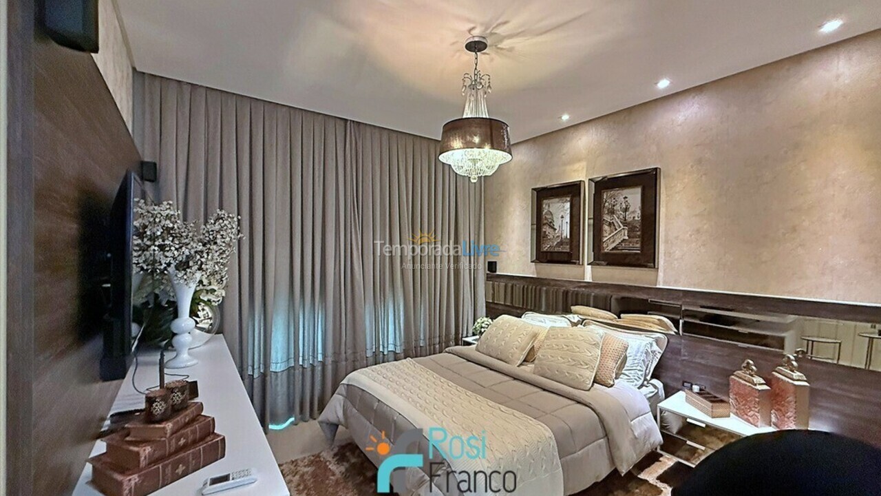 Apartamento para aluguel de temporada em Itapema (Meia Praia Frente Mar)
