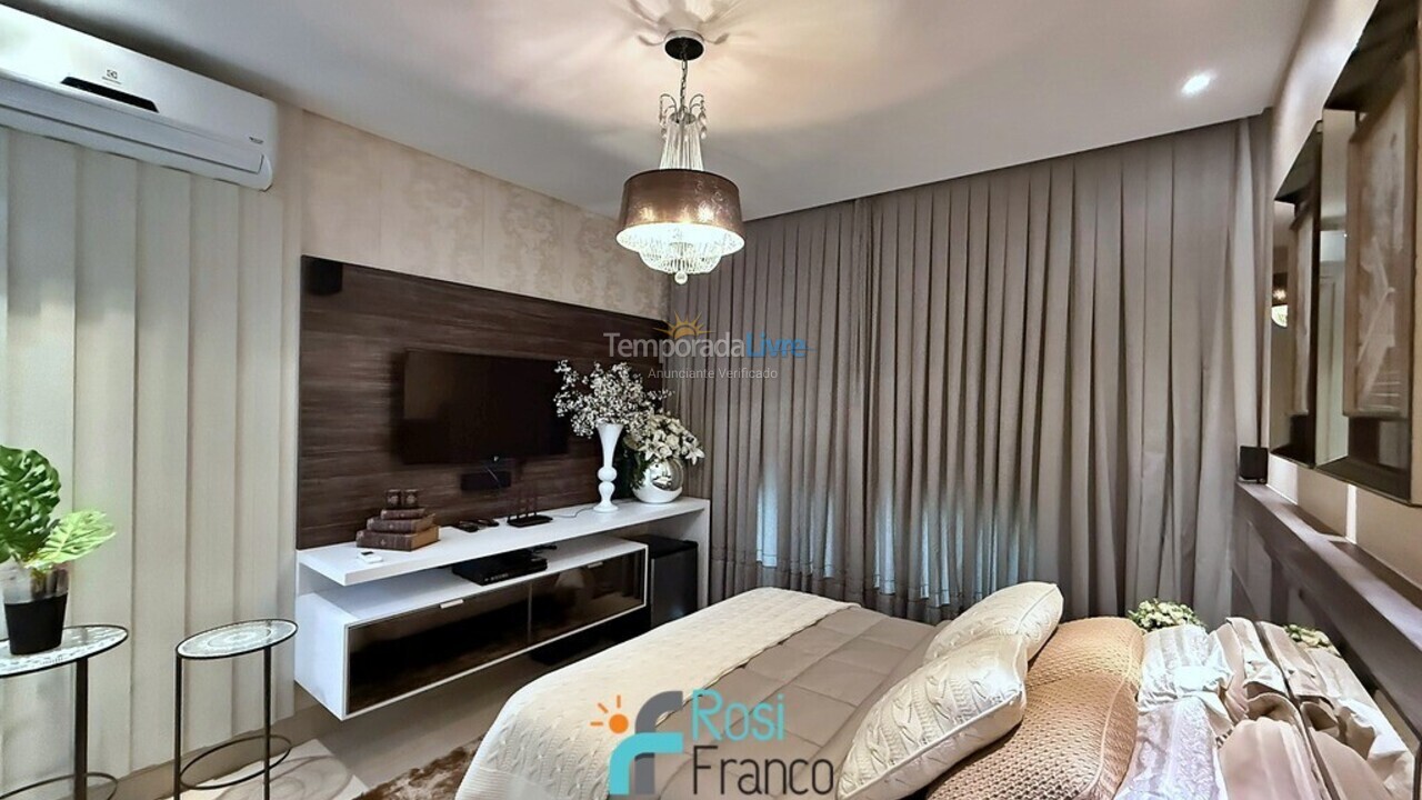 Apartamento para aluguel de temporada em Itapema (Meia Praia Frente Mar)