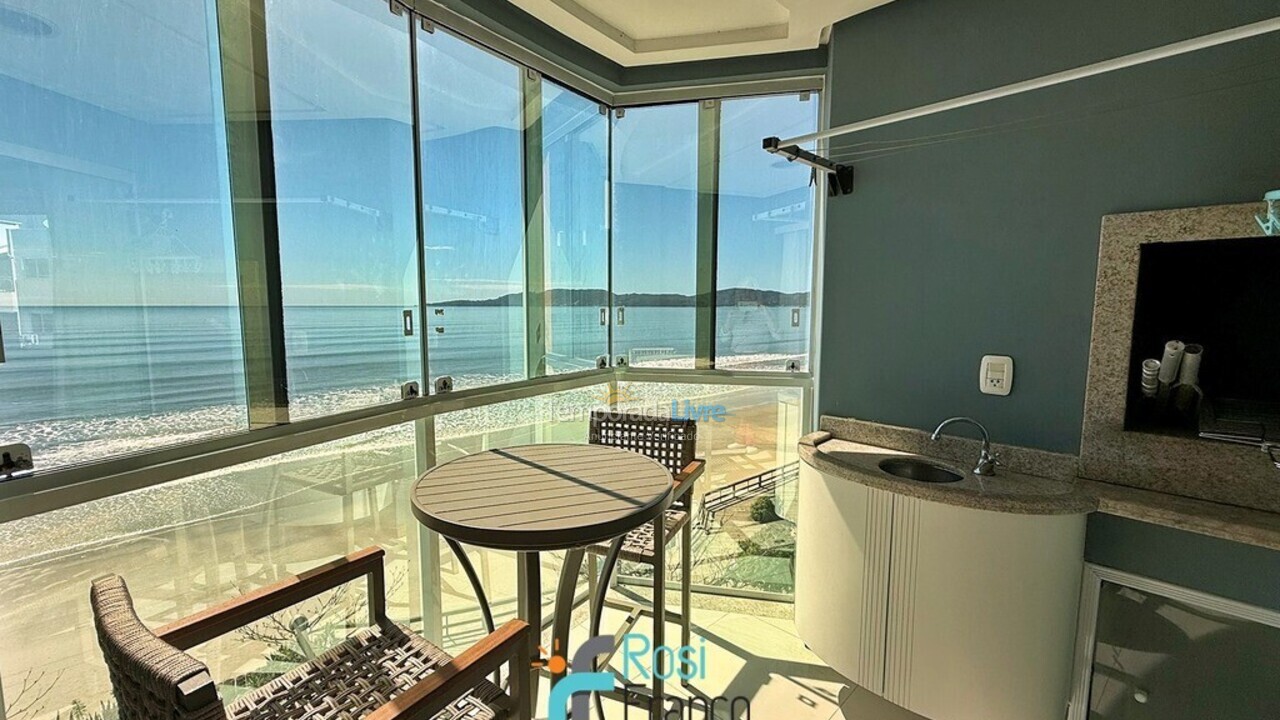 Apartamento para aluguel de temporada em Itapema (Meia Praia Frente Mar)