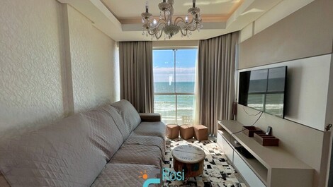 Apartamento 3 suítes frente mar Meia Praia SC