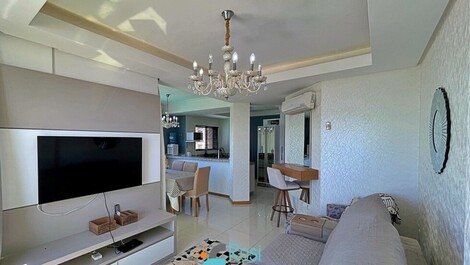Apartamento 3 suítes frente mar Meia Praia SC