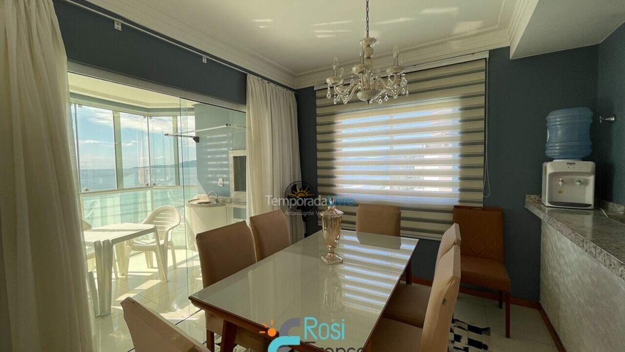 Apartamento para aluguel de temporada em Itapema (Meia Praia Frente Mar)