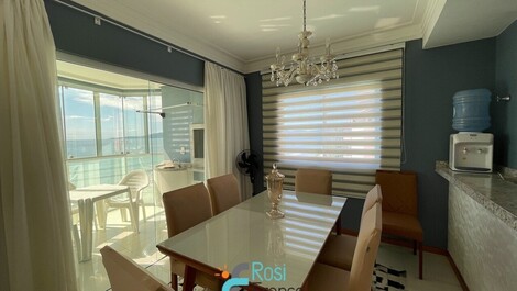 Apartamento 3 suítes frente mar Meia Praia SC
