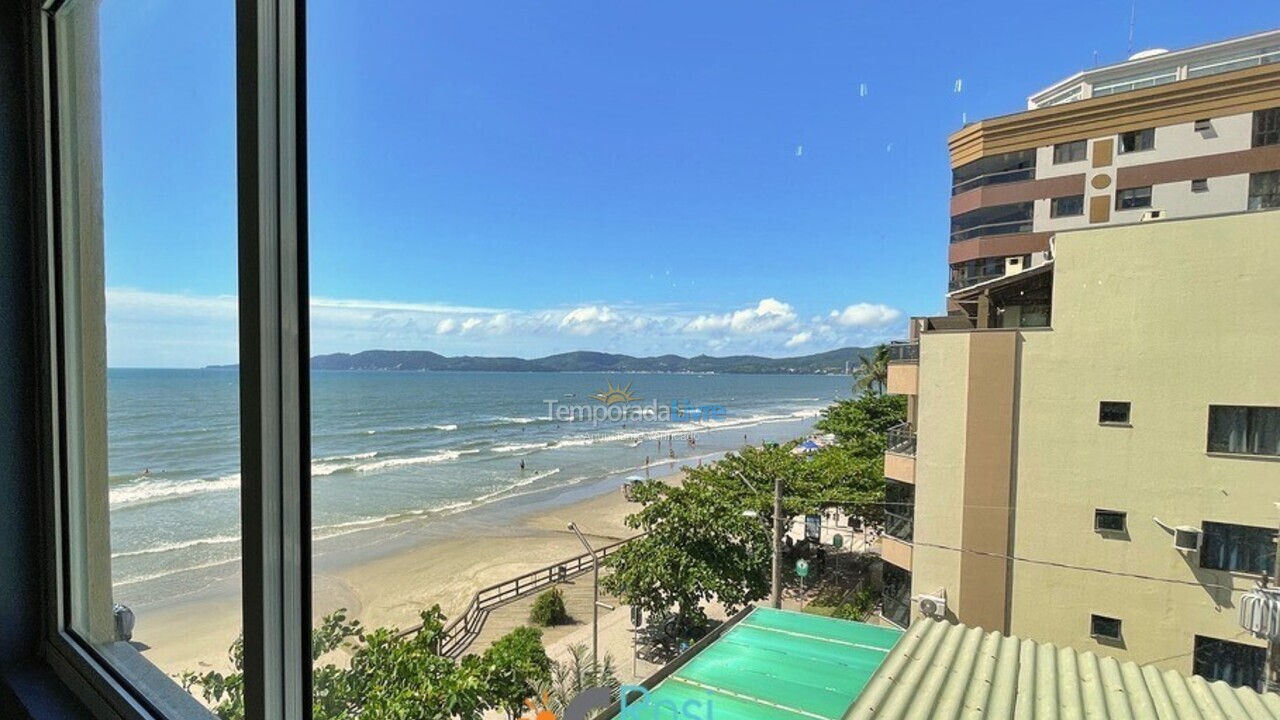 Apartamento para aluguel de temporada em Itapema (Meia Praia Frente Mar)