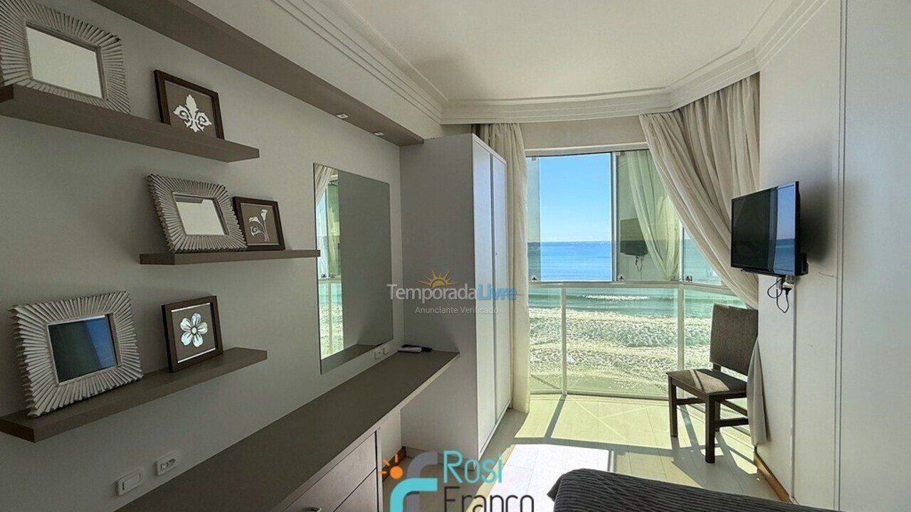 Apartamento para aluguel de temporada em Itapema (Meia Praia Frente Mar)