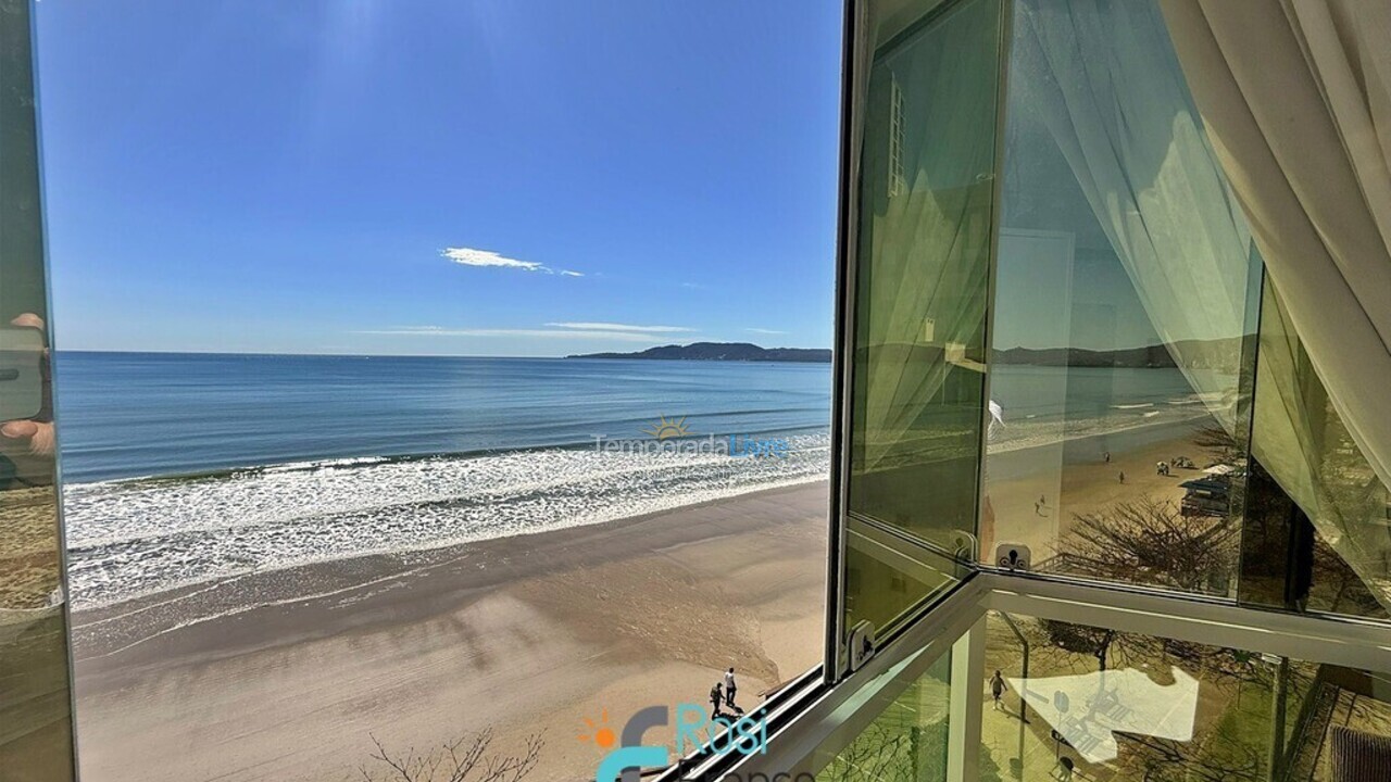 Apartamento para aluguel de temporada em Itapema (Meia Praia Frente Mar)