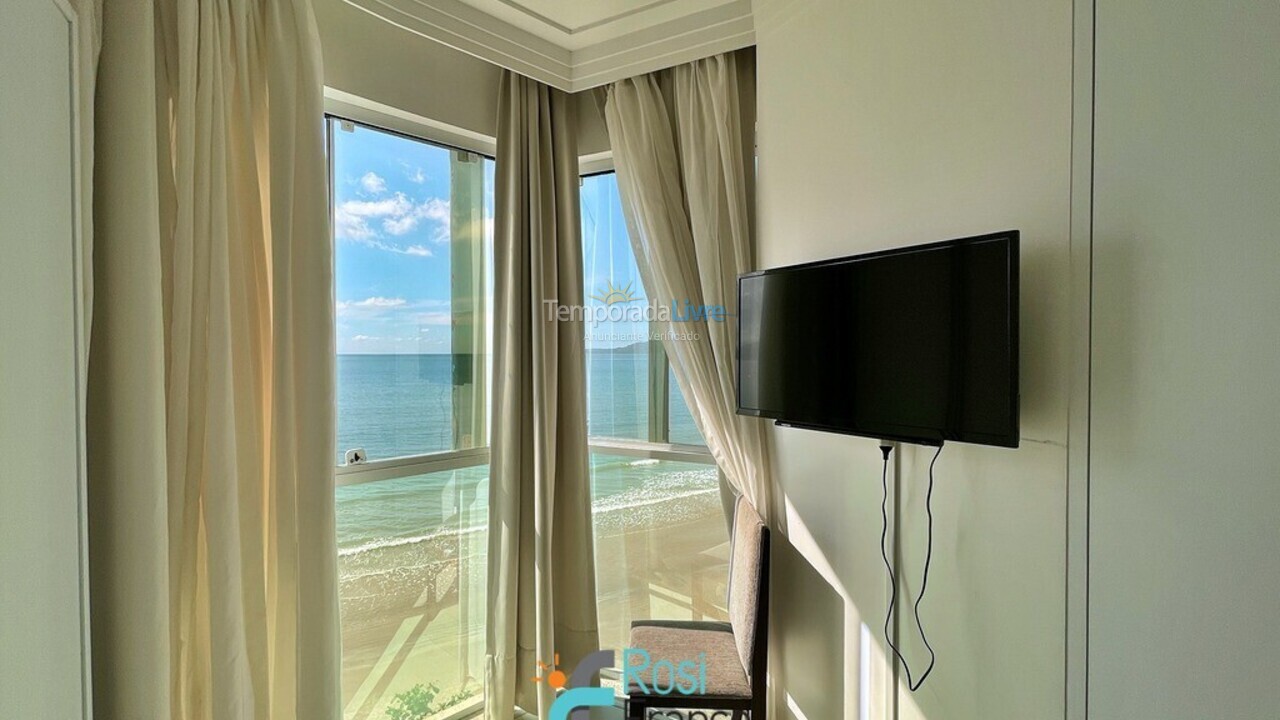 Apartamento para aluguel de temporada em Itapema (Meia Praia Frente Mar)