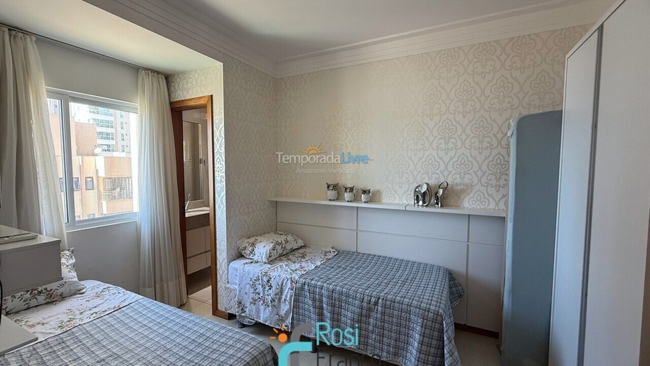 Apartamento para aluguel de temporada em Itapema (Meia Praia Frente Mar)