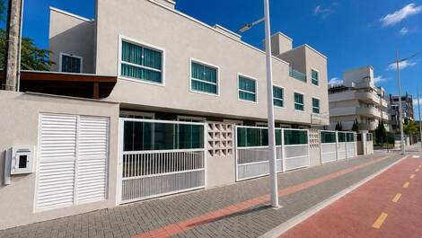 Apartamento para 4 personas en la playa de Mariscal con piscina.