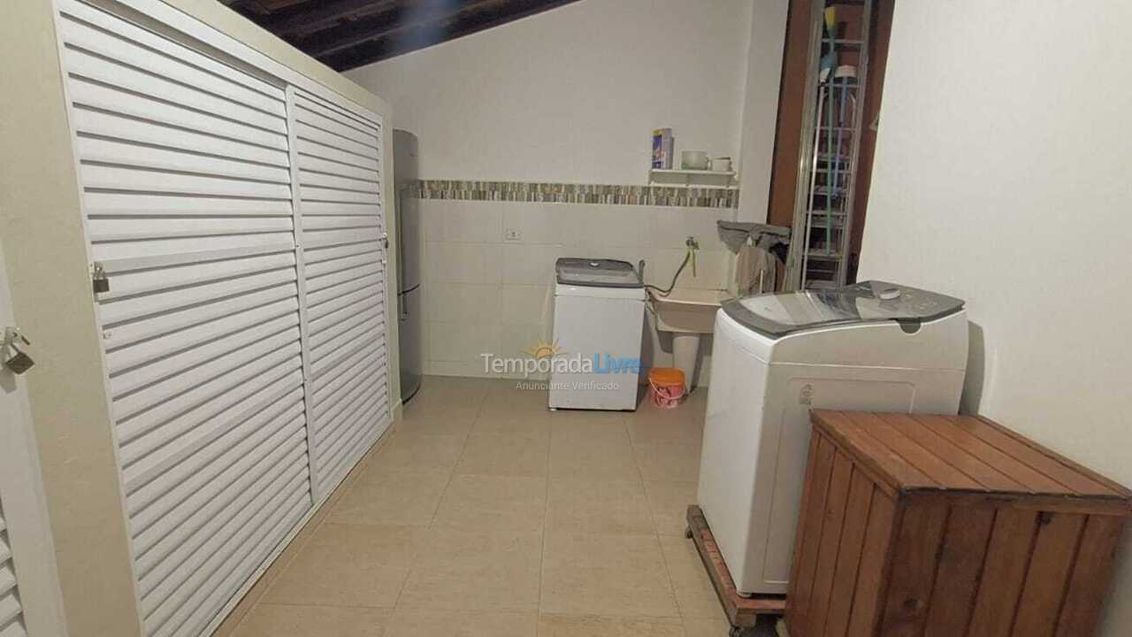 Casa para aluguel de temporada em Ubatuba (Maranduba)