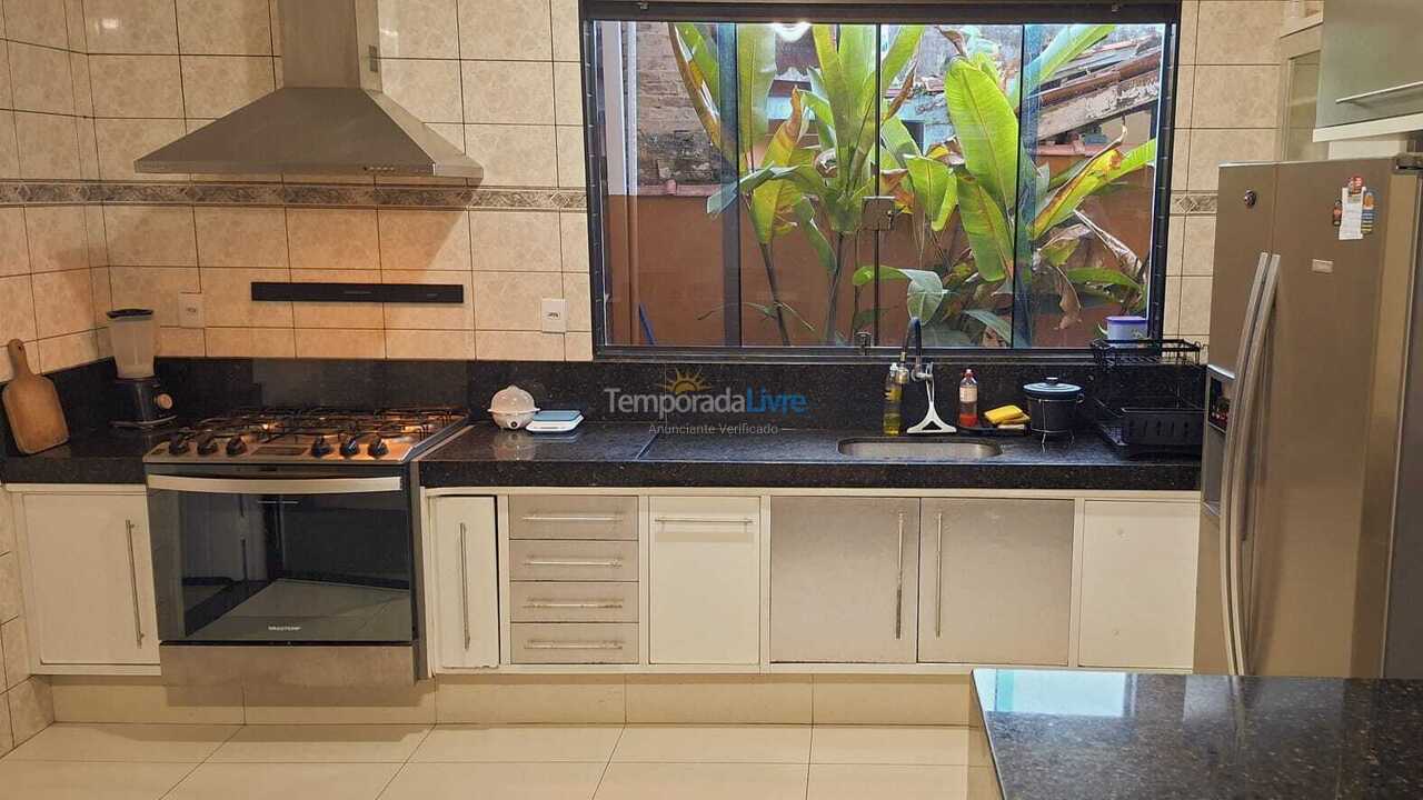 Casa para aluguel de temporada em Ubatuba (Maranduba)