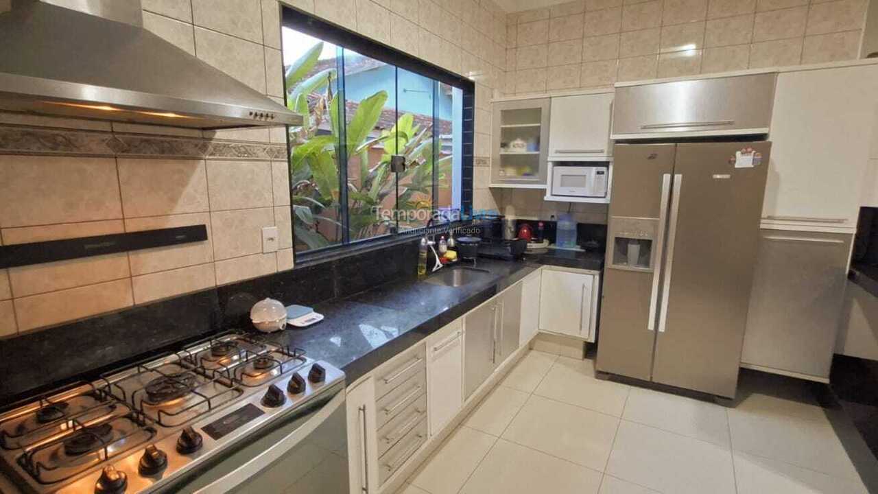 Casa para aluguel de temporada em Ubatuba (Maranduba)