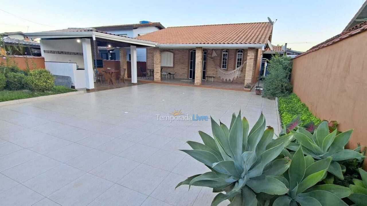 Casa para aluguel de temporada em Ubatuba (Maranduba)